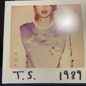 Taylor swift record vinyl